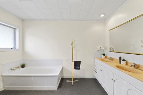 Photo of property in 24 Aberdeen Road, Campbells Bay, Auckland, 0620