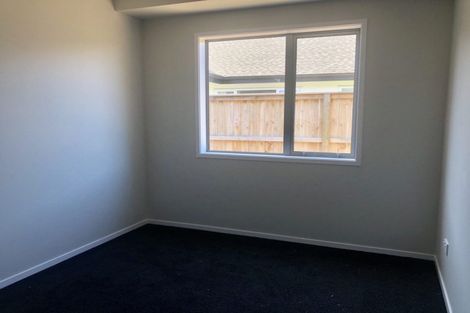 Photo of property in 18 Papa Orchard Drive, Kumeu, 0810