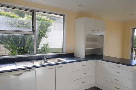 Photo of property in 9 Gloaming Hill, Titahi Bay, Porirua, 5022