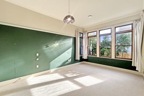 Photo of property in 102 Featherston Street, Takaro, Palmerston North, 4412
