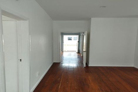 Photo of property in 114 Cambridge Terrace, Fairfield, Lower Hutt, 5011