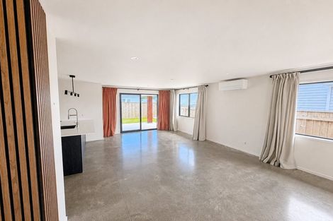 Photo of property in 5 Wheeler Place, Upper Vogeltown, New Plymouth, 4310