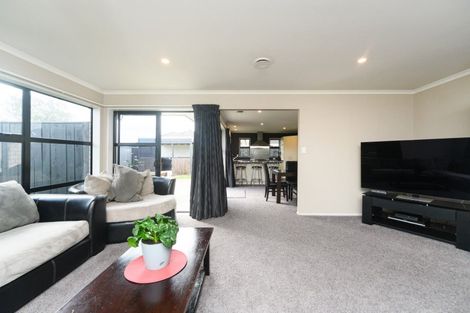 Photo of property in 6 Nevada Way, Kelvin Grove, Palmerston North, 4414