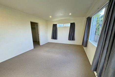 Photo of property in 4 Highgrove Lane, Totara Vale, Auckland, 0632