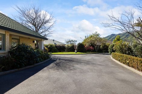 Photo of property in 16 Cranbrook Grove, Waikanae, 5036