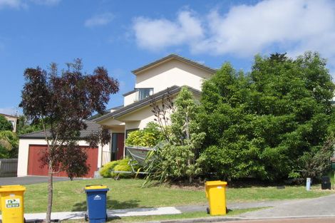 Photo of property in 18 Greenleaf Way, Northcross, Auckland, 0630