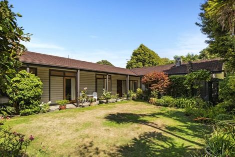 Photo of property in 2 Golf Road, Heretaunga, Upper Hutt, 5018