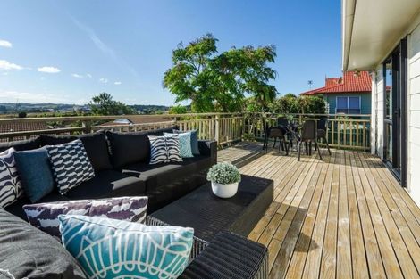 Photo of property in 16 Santiago Crescent, Unsworth Heights, Auckland, 0632