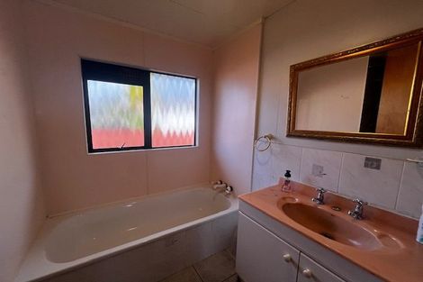 Photo of property in 2/20 Ocean View Road, Northcote, Auckland, 0627