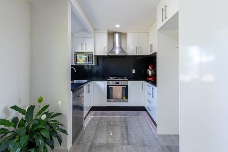 Photo of property in 1/13 Martin Place, Kelston, Auckland, 0602