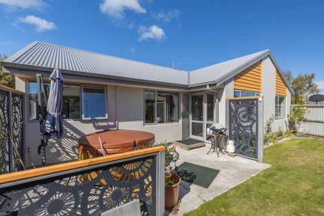 Photo of property in 2a Rue De La Mare, Parklands, Christchurch, 8083