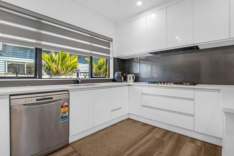 Photo of property in 43b Springs Road, Parakai, 0830