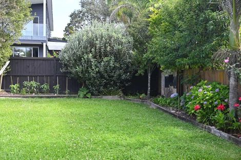 Photo of property in 9 Lyons Avenue, Murrays Bay, Auckland, 0630