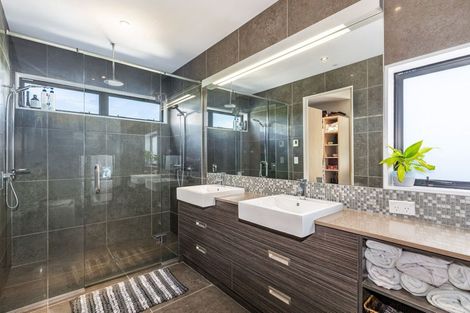 Photo of property in 11 Sumner Terrace, Aotea, Porirua, 5024