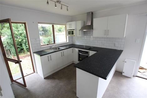 Photo of property in 2/515 Weymouth Road, Weymouth, Auckland, 2103