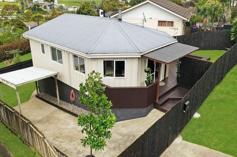 Photo of property in 2 Hanui Place, Massey, Auckland, 0614
