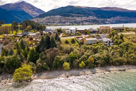 Photo of property in 72 Cedar Drive, Kelvin Heights, Queenstown, 9300