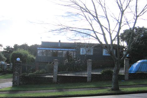 Photo of property in 16 Ransom Smyth Drive, Goodwood Heights, Auckland, 2105