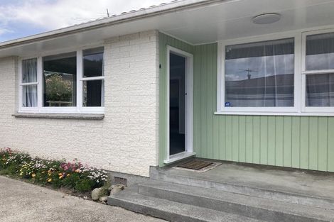 Photo of property in 17 Heather Grove, Fairfield, Lower Hutt, 5011