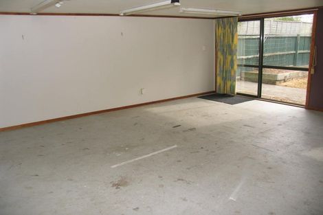 Photo of property in 60 Sandwich Road, Beckenham, Christchurch, 8023