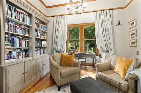 Photo of property in 2 Barton Road, Heretaunga, Upper Hutt, 5018