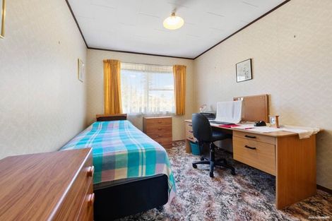 Photo of property in 50 Chilcott Road, Henderson, Auckland, 0612