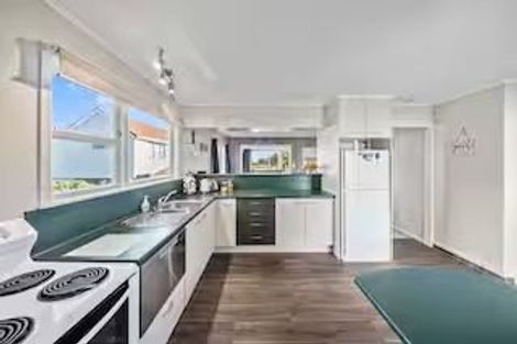 Photo of property in 8 Marine Parade, Paraparaumu Beach, Paraparaumu, 5032