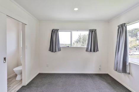 Photo of property in 2/28 Witheford Drive, Bayview, Auckland, 0629