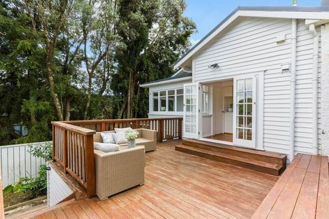 Photo of property in 1 Hillside Crescent North, Leigh, Auckland, 0985