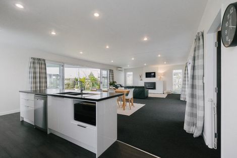 Photo of property in 10 Monaco Grove, Fitzherbert, Palmerston North, 4410