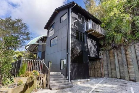 Photo of property in 442-454 Scenic Drive, Waiatarua, Auckland, 0612