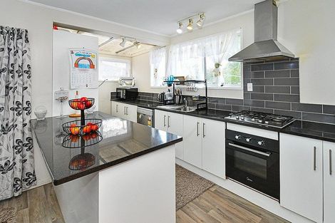 Photo of property in 66 Hyperion Drive, Randwick Park, Auckland, 2105