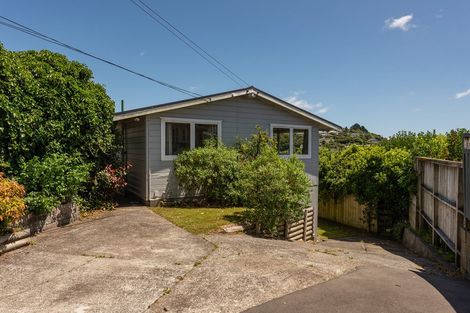 Photo of property in 15 Dunmail Way, Newlands, Wellington, 6037