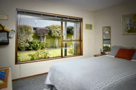 Photo of property in 72 Sarabande Avenue, Redwood, Christchurch, 8051