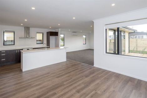 Photo of property in 42 Featherston Street, Levin, 5510