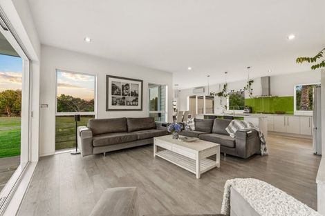 Photo of property in 1 Ngaire Close, Wainui, Silverdale, 0994