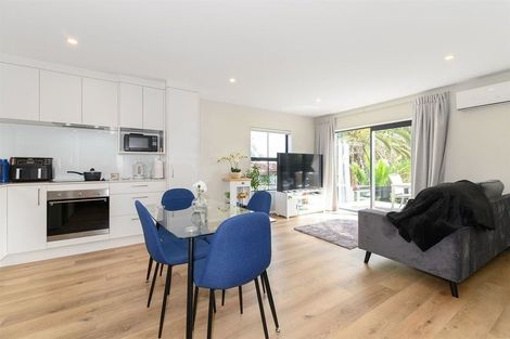 Photo of property in 13/15 Sunhill Road, Sunnyvale, Auckland, 0612