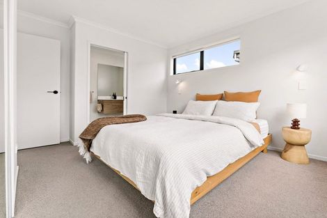 Photo of property in 1092a Great North Road, Point Chevalier, Auckland, 1022