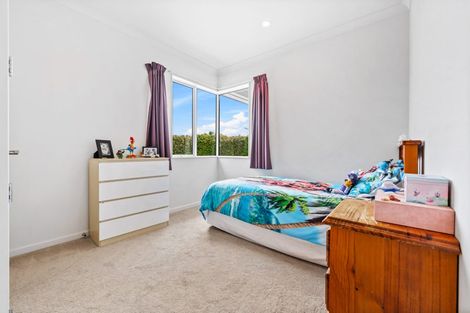 Photo of property in 1 Aporo Drive, Kumeu, 0810