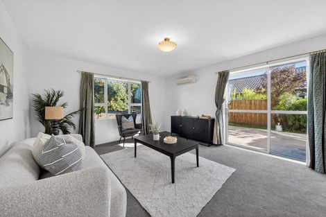 Photo of property in 31 Willowview Drive, Redwood, Christchurch, 8051