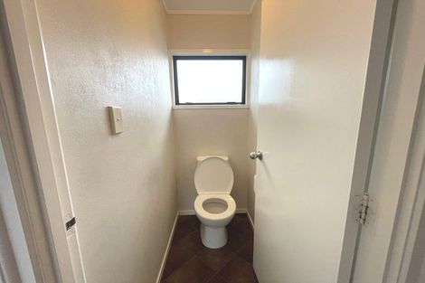 Photo of property in 2/25 Melleray Place, Randwick Park, Auckland, 2105