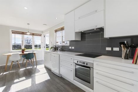 Photo of property in 1/10 Gladfield Lane, Te Atatu Peninsula, Auckland, 0610