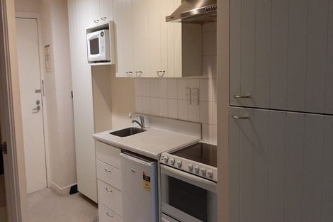 Photo of property in Terrace Heights Apartments, 2e/163 The Terrace, Wellington Central, Wellington, 6011