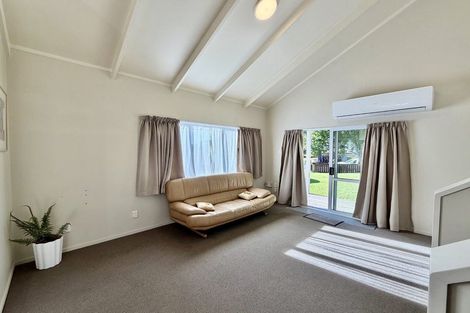 Photo of property in 52 Moncrieff Avenue, Clendon Park, Auckland, 2103