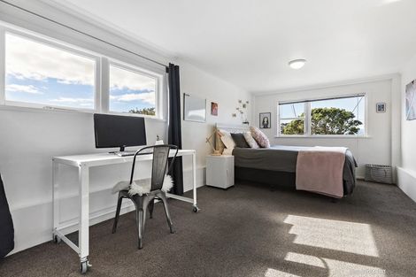 Photo of property in 6 Winston Street, Crofton Downs, Wellington, 6035