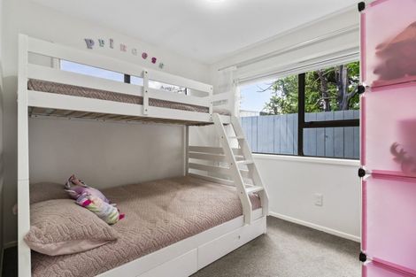 Photo of property in 2/9 Lancaster Road, Beach Haven, Auckland, 0626