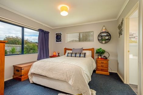 Photo of property in 5 Meridian Grove, Kelvin Grove, Palmerston North, 4414
