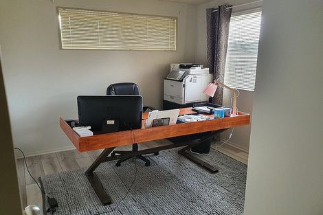 Photo of property in 11 Thomas Hamer Place, Greenhithe, Auckland, 0632