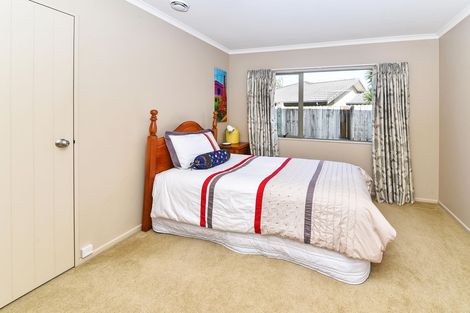 Photo of property in 12 Crannog Fen, Wattle Downs, Auckland, 2103