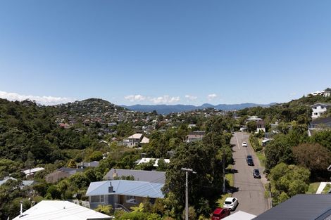 Photo of property in 2/14 Doris Gordon Crescent, Crofton Downs, Wellington, 6035